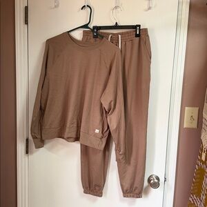 Vuori Brown Track Pants & Joggers Set